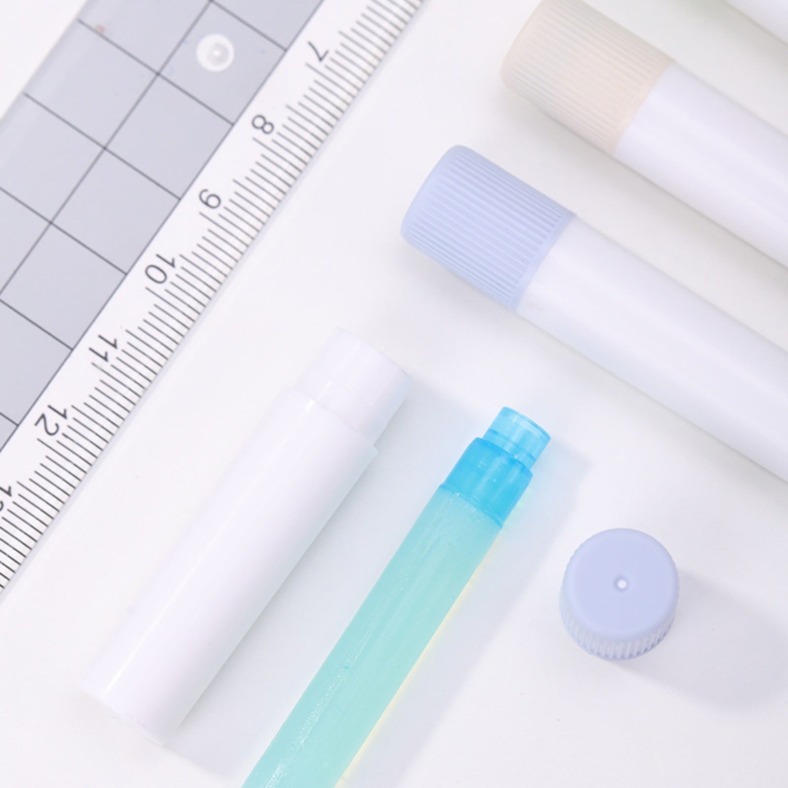 Ngheia Pen-Shaped Glue Stick Refill, Pen Glue 4 Pack Replacement Cartridges Grid Pattern Design Colors Compatible with Standard Pen Glue Applicators, 1 Card Glue Stick (4Pcs)